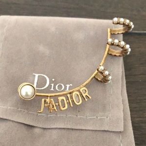 Dior earring pearl